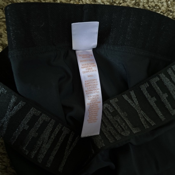 Savage x FENTY Workout Set - Picture 3 of 6